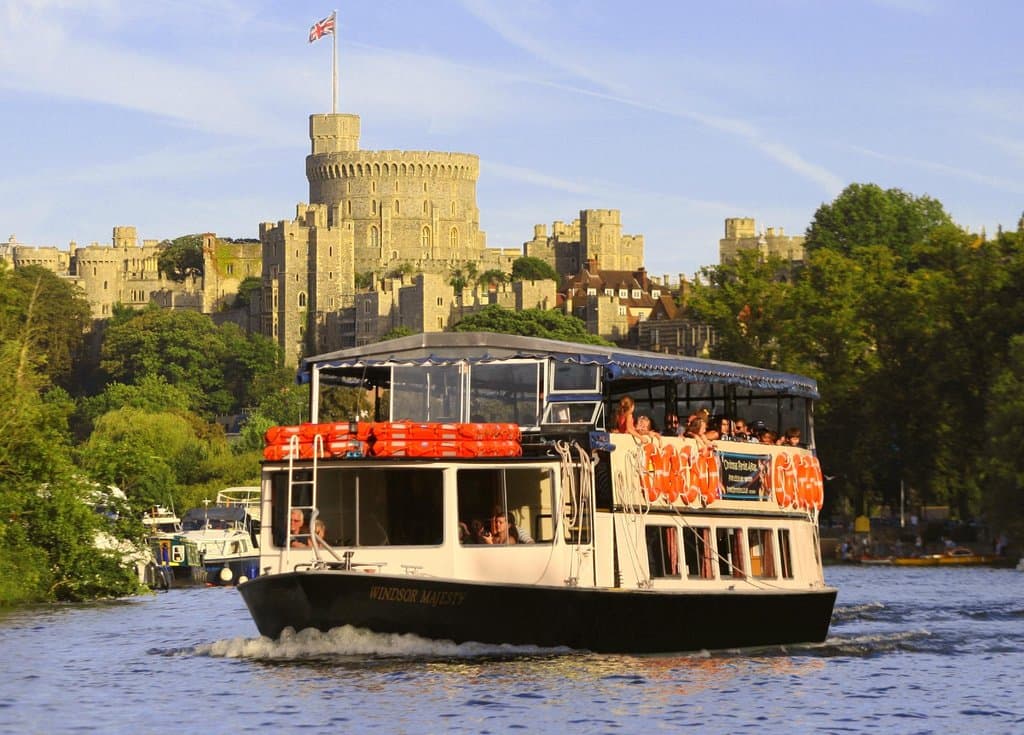 Windsor Majesty departs Windsor promenade