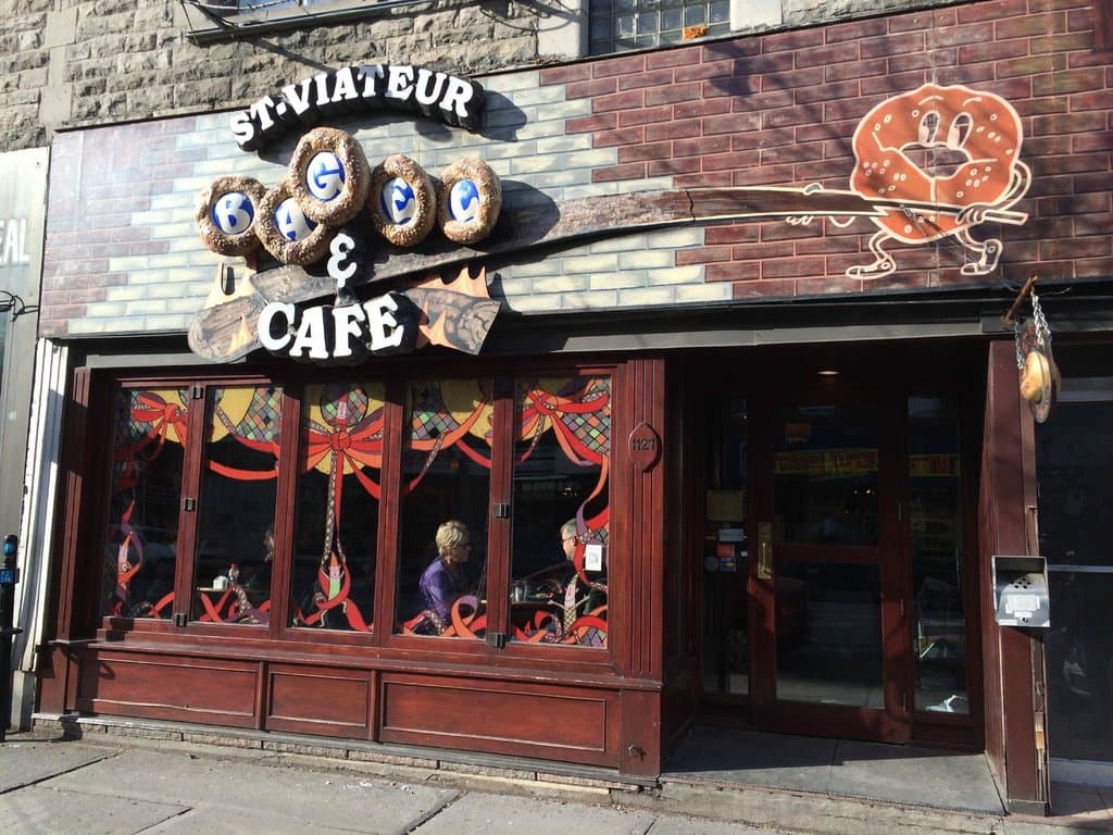 Vitrine du St-Viateur Bagel