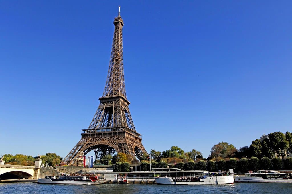 Vedettes de paris : croisière d'1 heure au pied de la Tour Eiffel