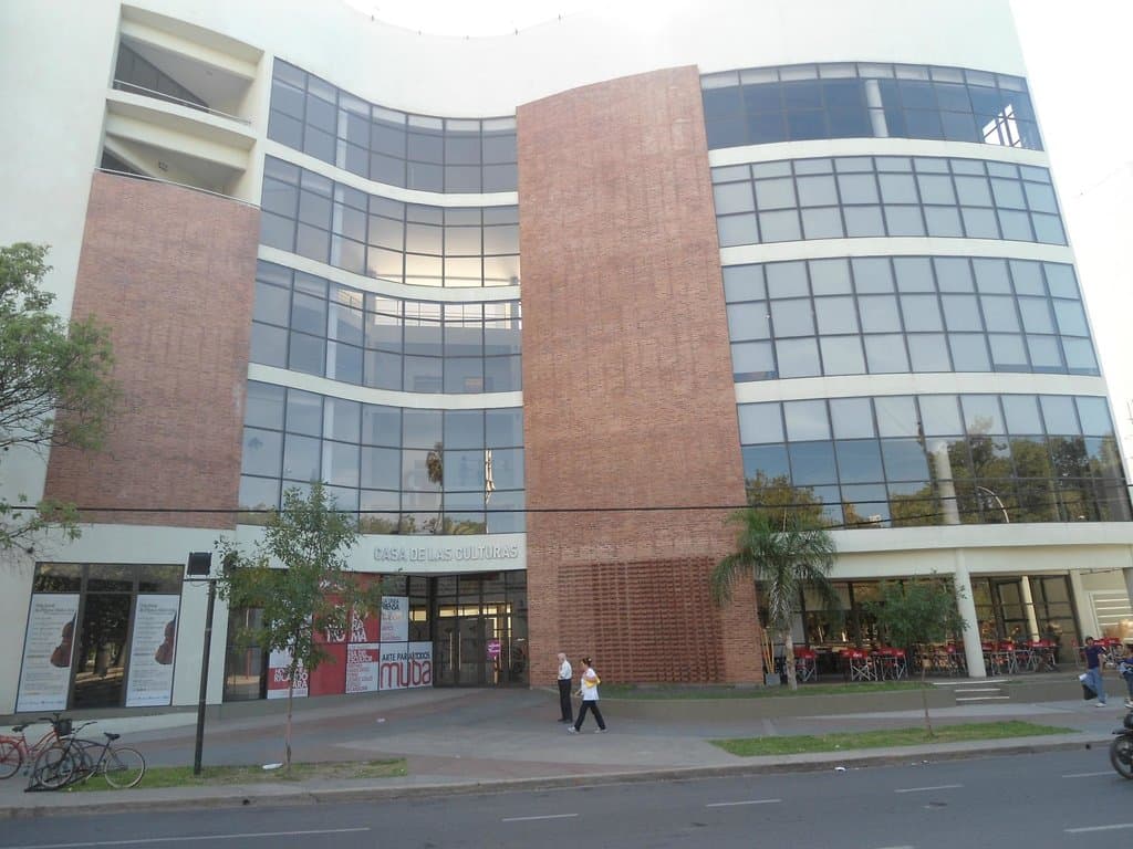 Frente Casa de las Culturas