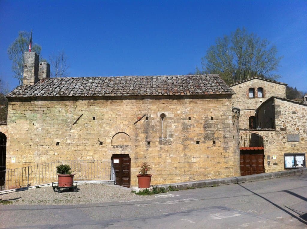 Castello della Magione a Poggibonsi, esterno della Chiesa