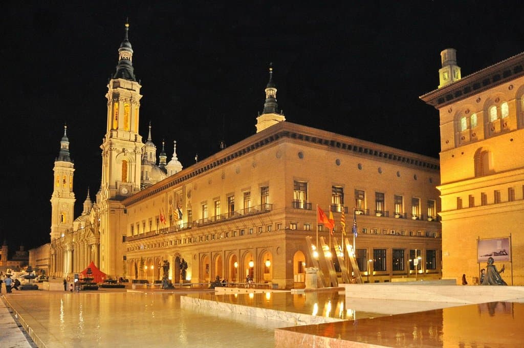 Zaragosse. Place du Pilar