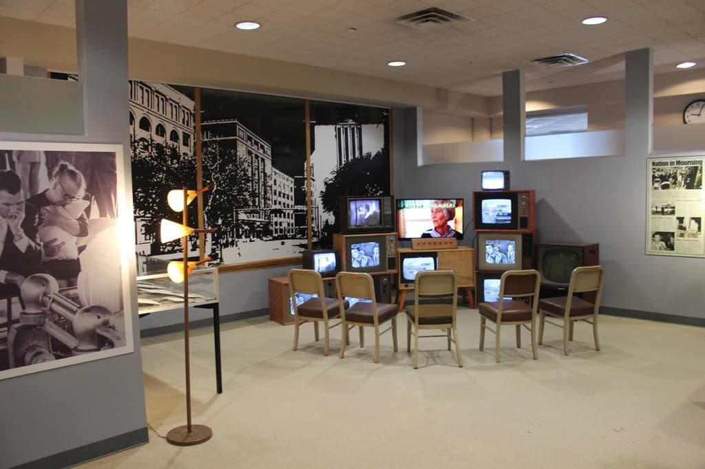 Irving Library - Pre-Tour Meeting Space