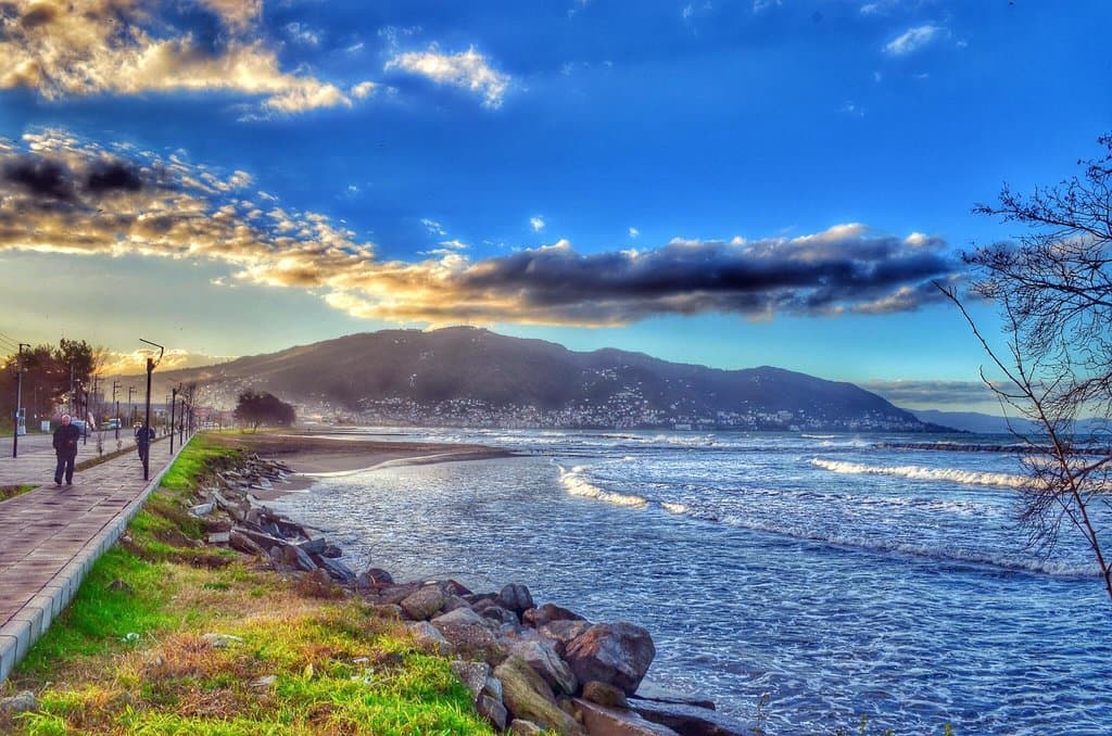 Ordu-Sahilden Boztepeye bakış