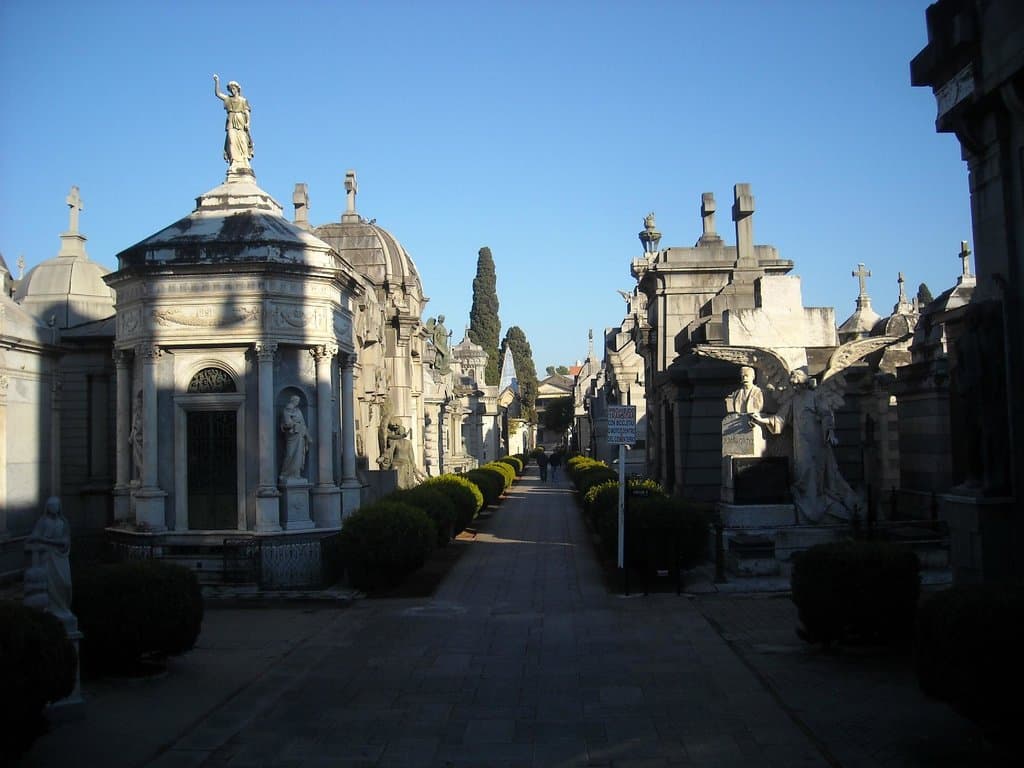 Vista de la calle central, tomada desde la entrada.