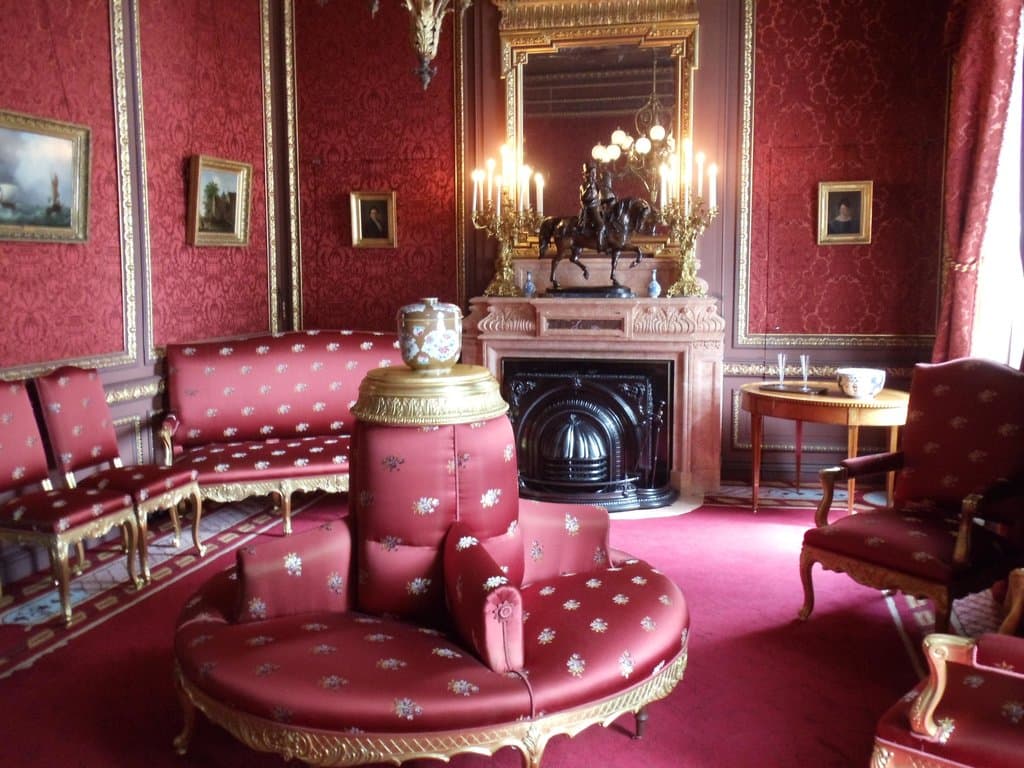 Chic Drawing Room