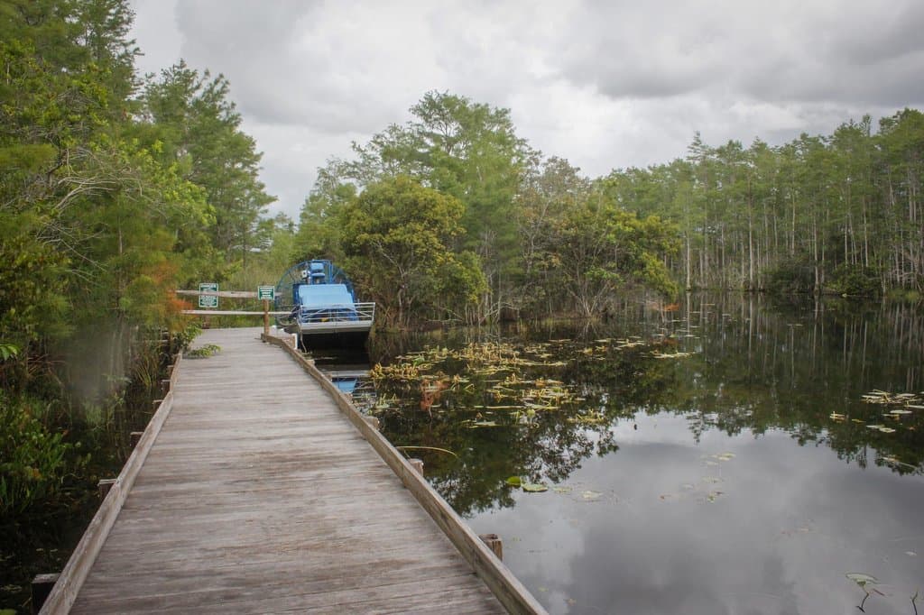 Body of water upon entry to the park.