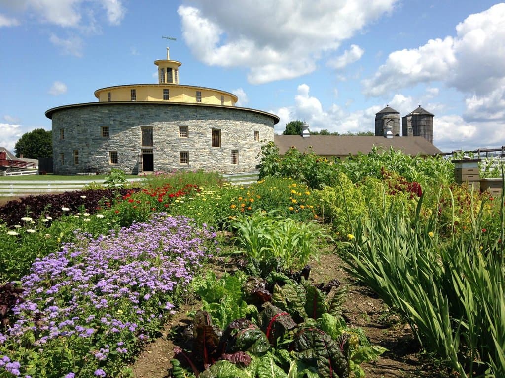 Ingenious round barn