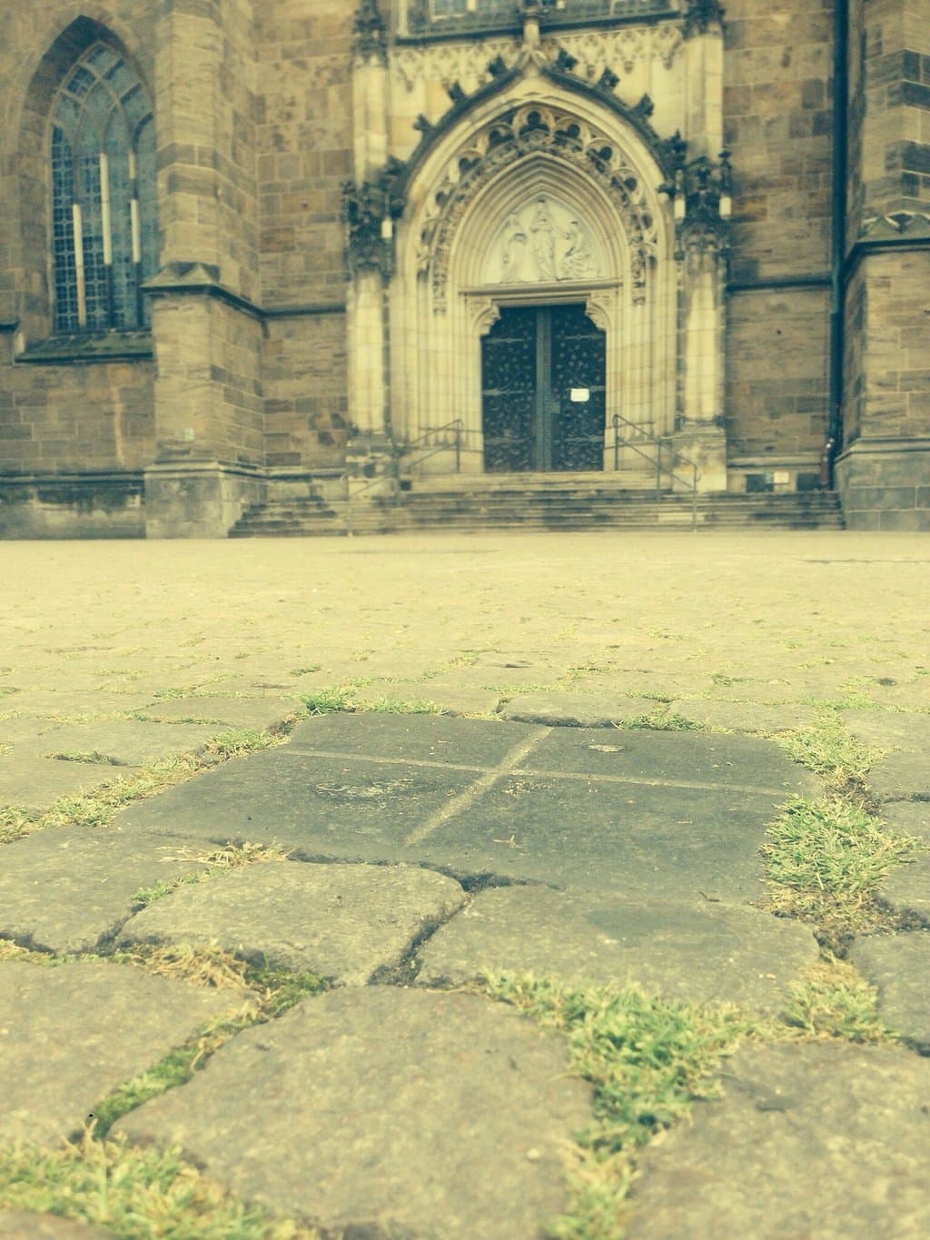 Der Spuckstein hinter dem Dom.