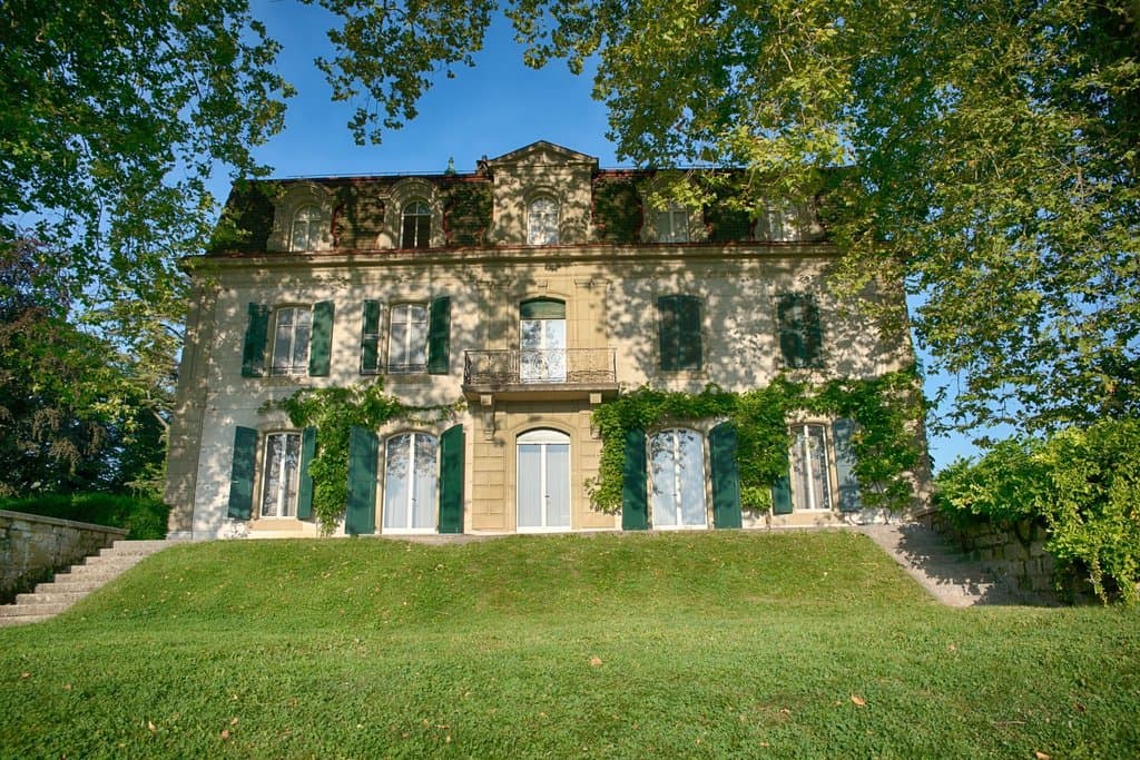 Le château face Mont-Blanc