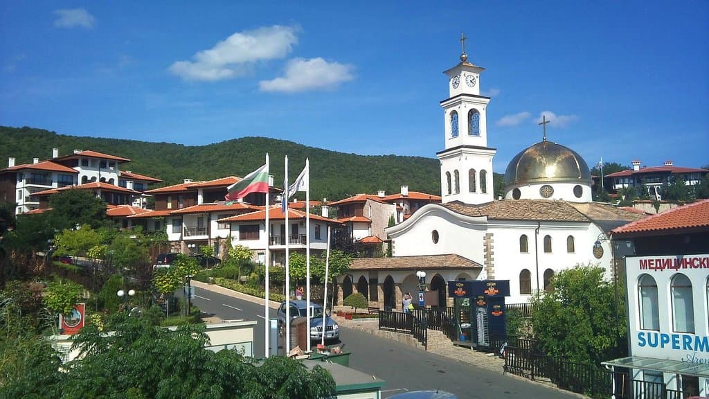 храм и горы