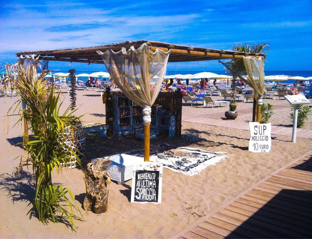 Walking on Sunshine! 

Welcome to L'ULTIMA SPIAGGIA!