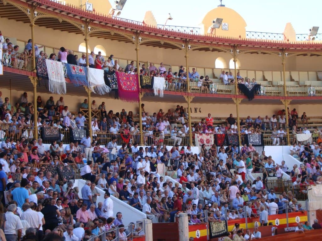 MANTONES EN LA PLAZA