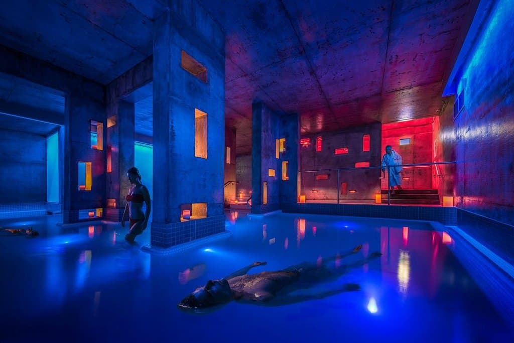 Källa, bassin flottant d'eau salée | Salt-water floating pool