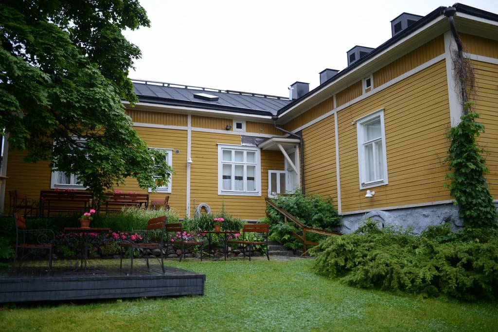 VB Photographic centre´s  idyllic garden is open in the summer.