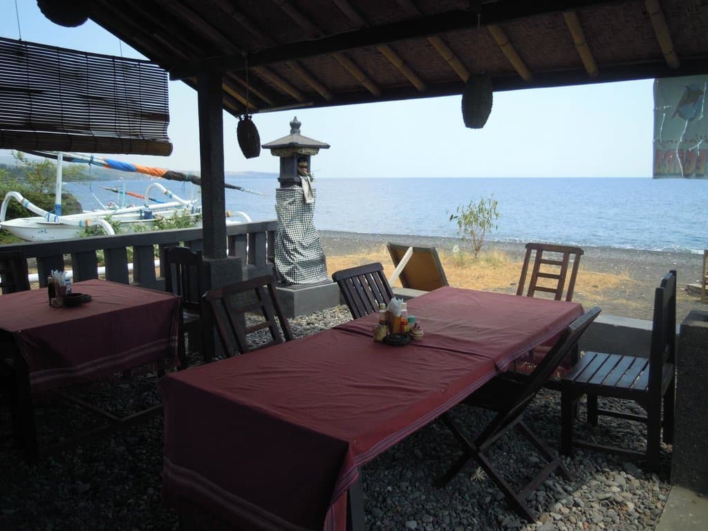 relax by the sound of the waves