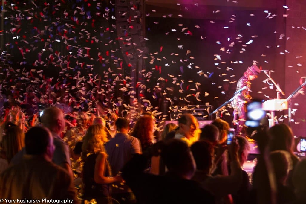 Crowd at the Styx concert