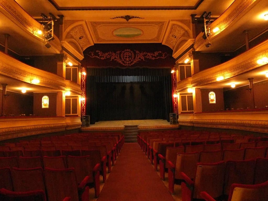 Interior del teatro - reconstruido al original