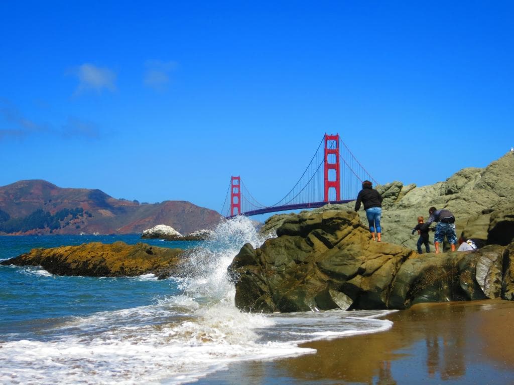 貝克海灘上的金門大橋