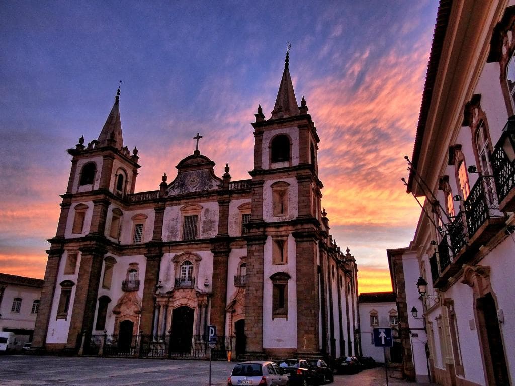 Catedral ao Pôr-do-Sol