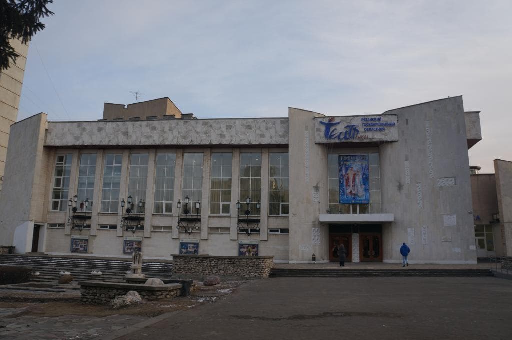 Здание театра