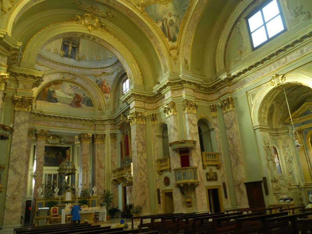 L'interno della chiesa