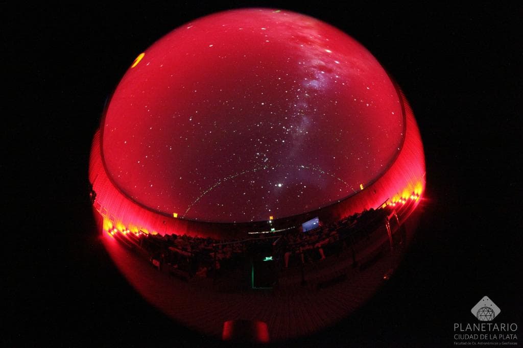 Corto "Sobre nuestras cabezas" sobre los satélites artificiales y la chatarra espacial