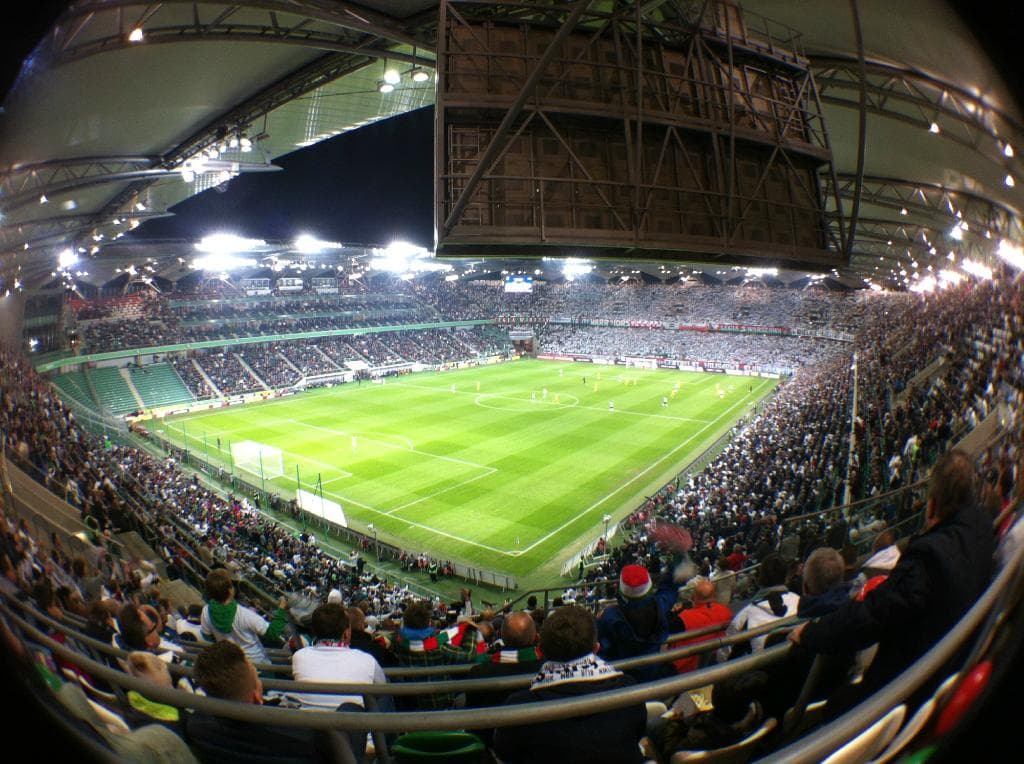 Вид с углового сектора на фанатскую трибуну "Жилета"