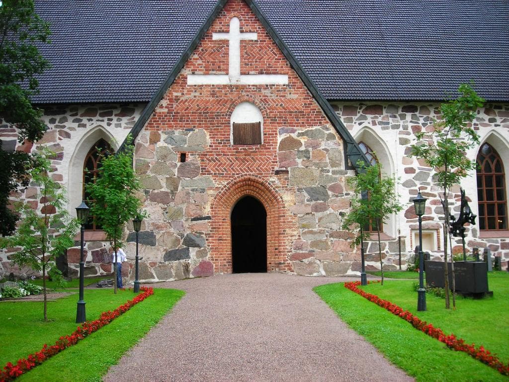 Южный вход.