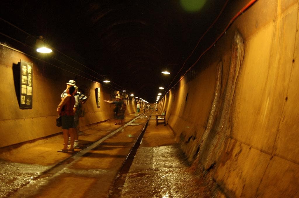 Tunnel 1
