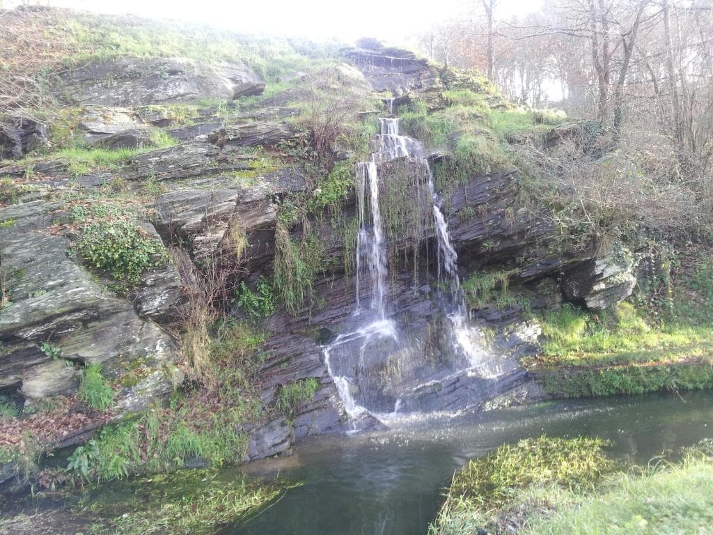 Una pequeña cascada ....