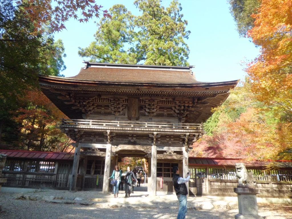 山の麓　門の紅葉