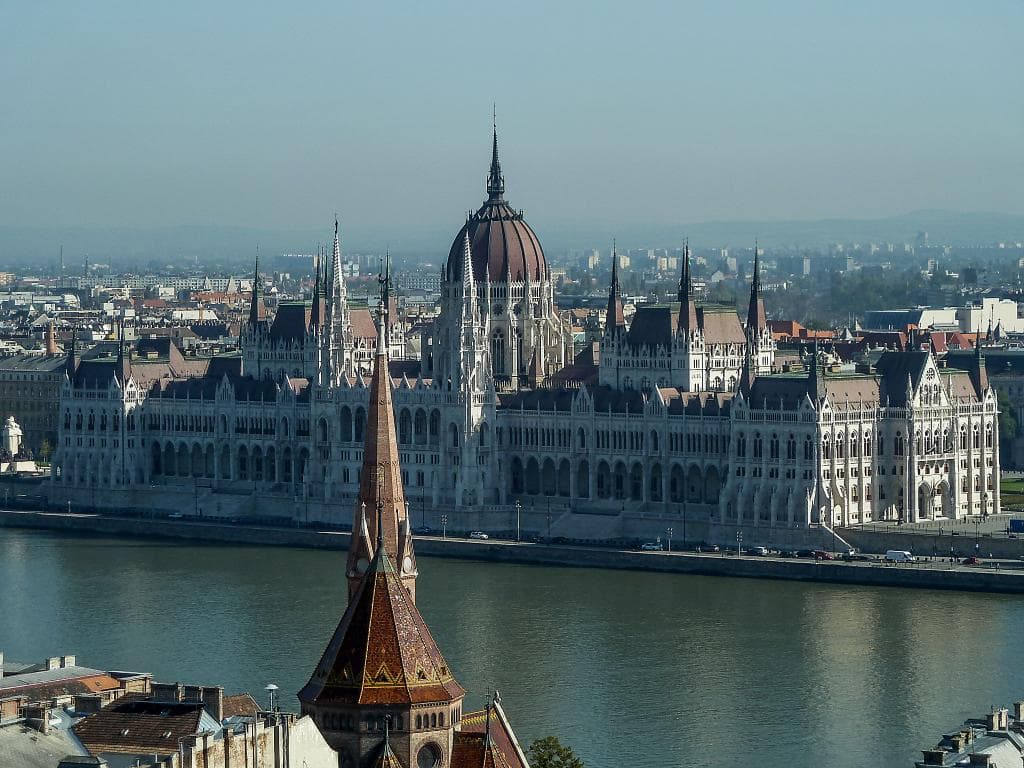 Ausblick von der Fischerbastei auf das Parlament