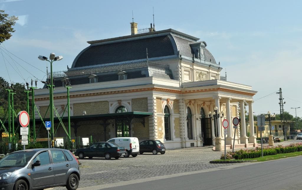 Вокзал в Гёдёллё