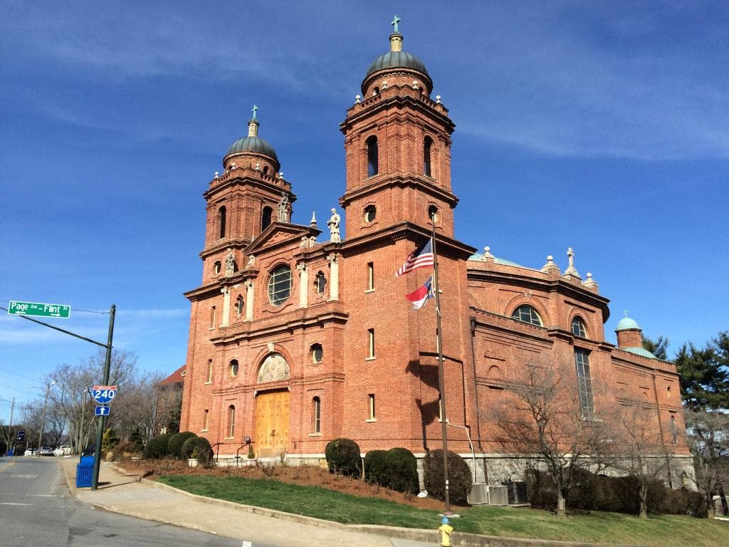 Absolutely beautiful! It's worth several minutes of your time to see the inside of this jewel!