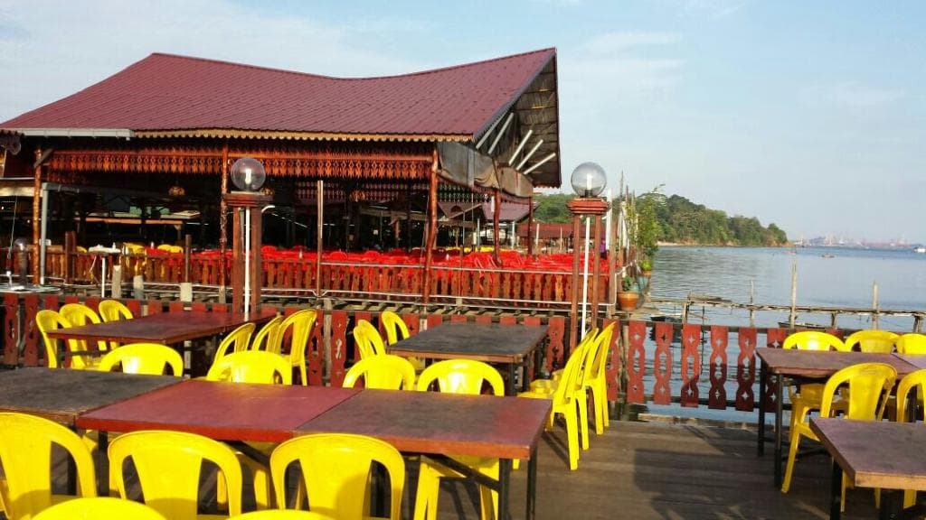 Surrounding & dishes