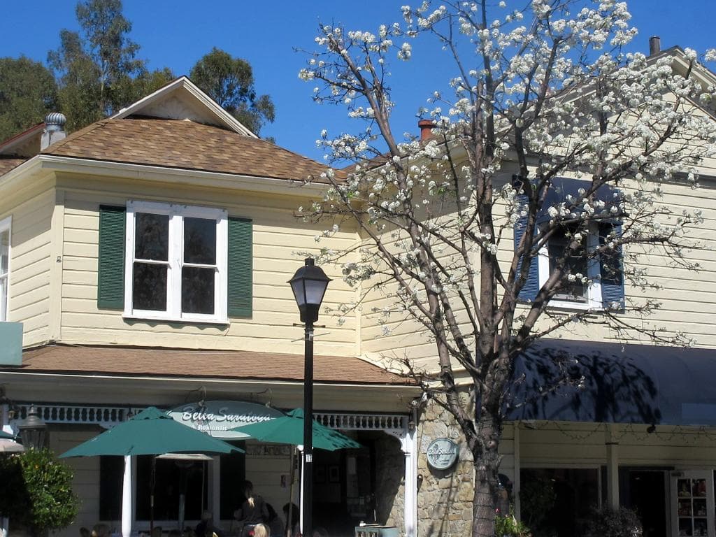 Bella Saratoga in a a Restored Victorian Home, Historic Saratoga Village, Saratoga, Ca
