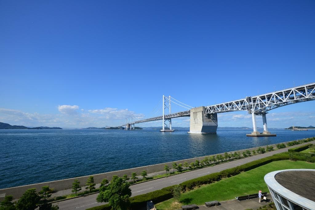 橋に近い