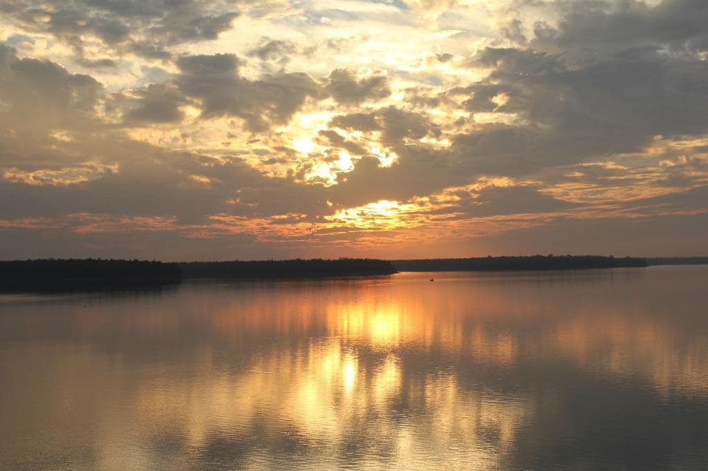 Beutiful sunset at the Dam