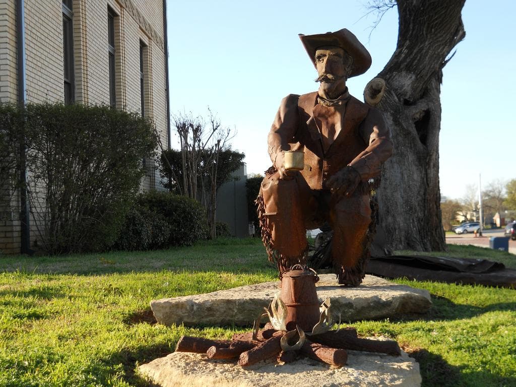 Outdoor sculpture - Old Post Office Museum