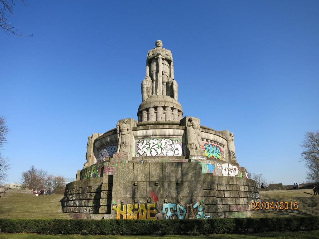 ппамятник Бисмарку