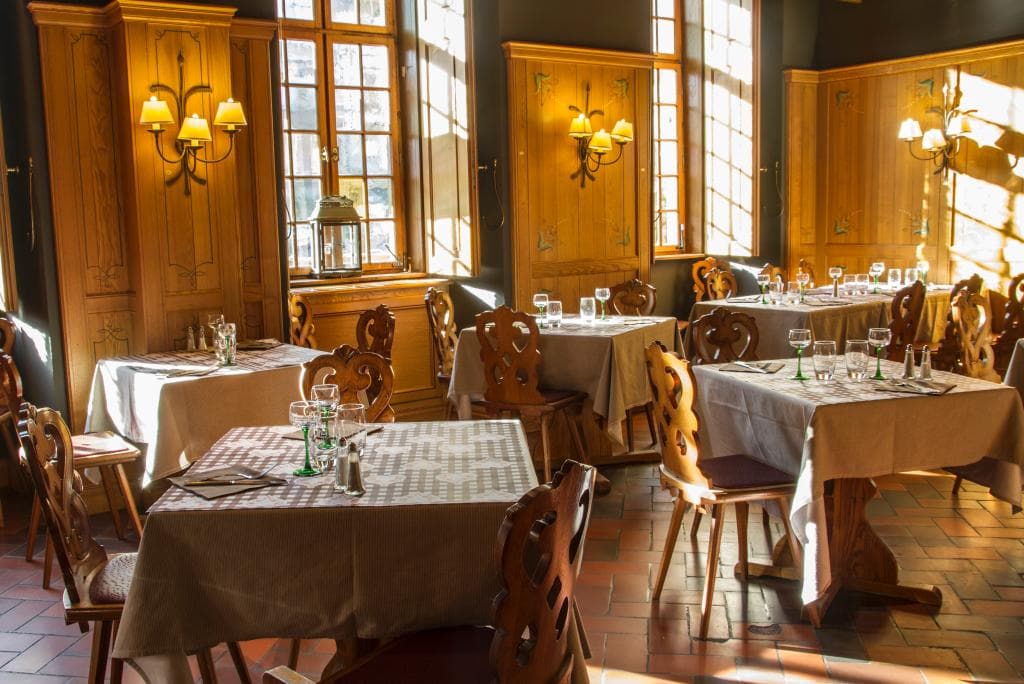 salle de restaurant-bar