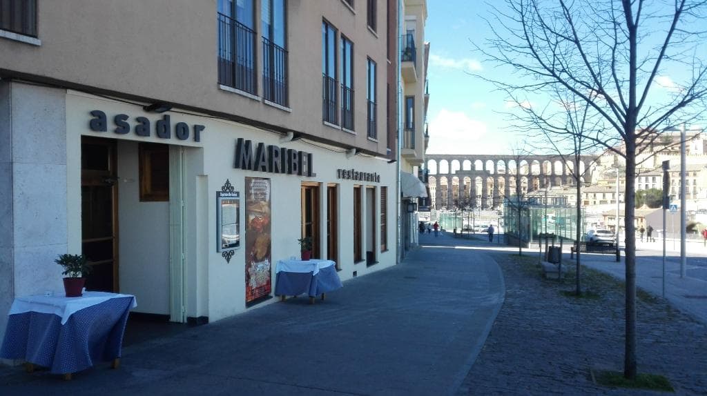 FACHADA PRINCIPAL CON VISTAS AL ACUEDUCTO