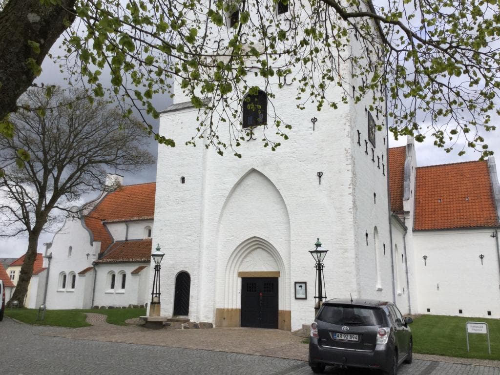 Bagsiden af kirken