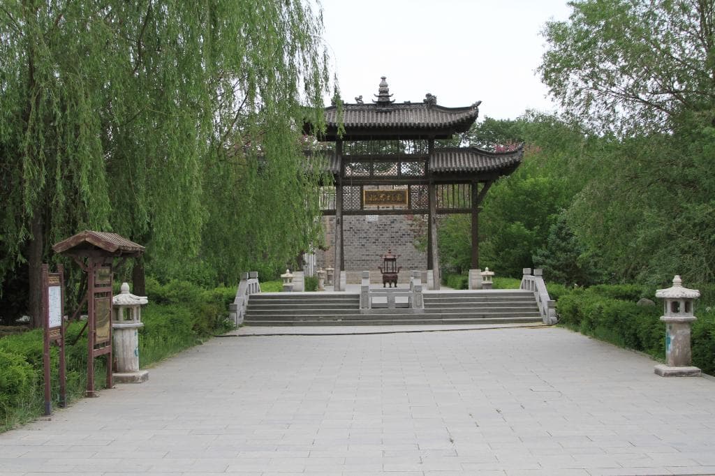 Zhaojun Tomb