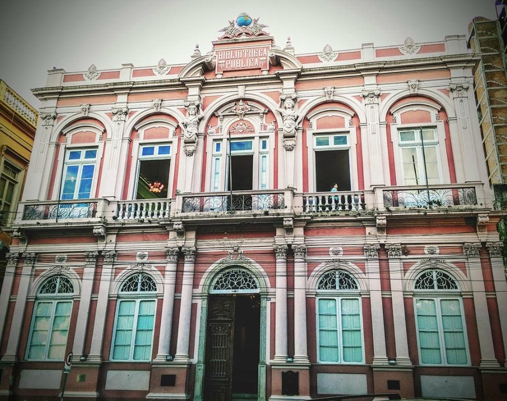 Fachada da Biblioteca Pública Municipal de Pelotas