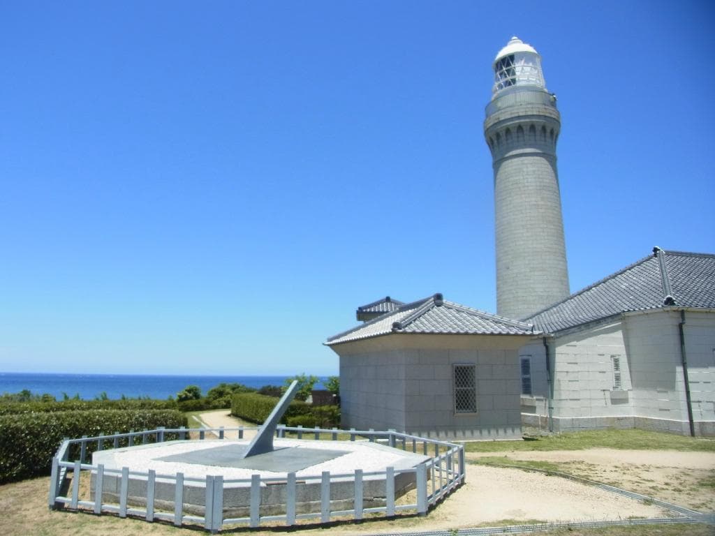 灯台と資料館と日時計
