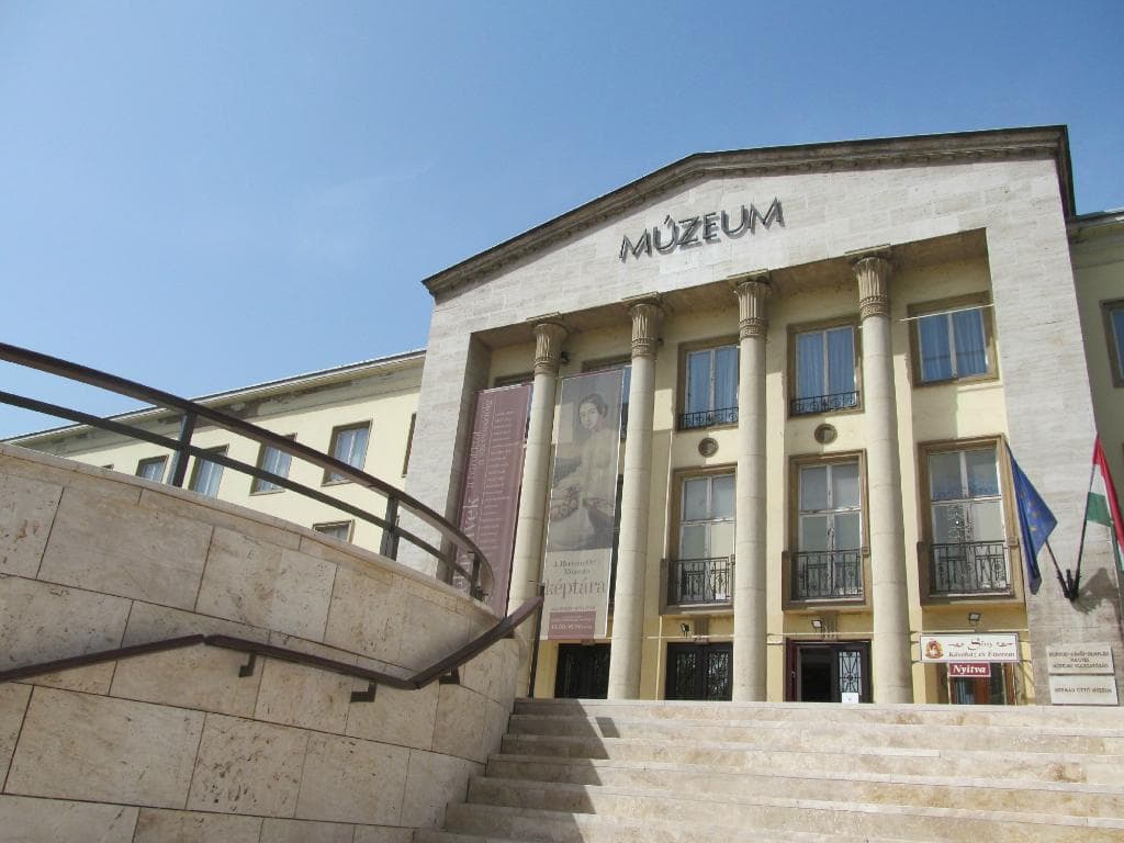 The building of the museum