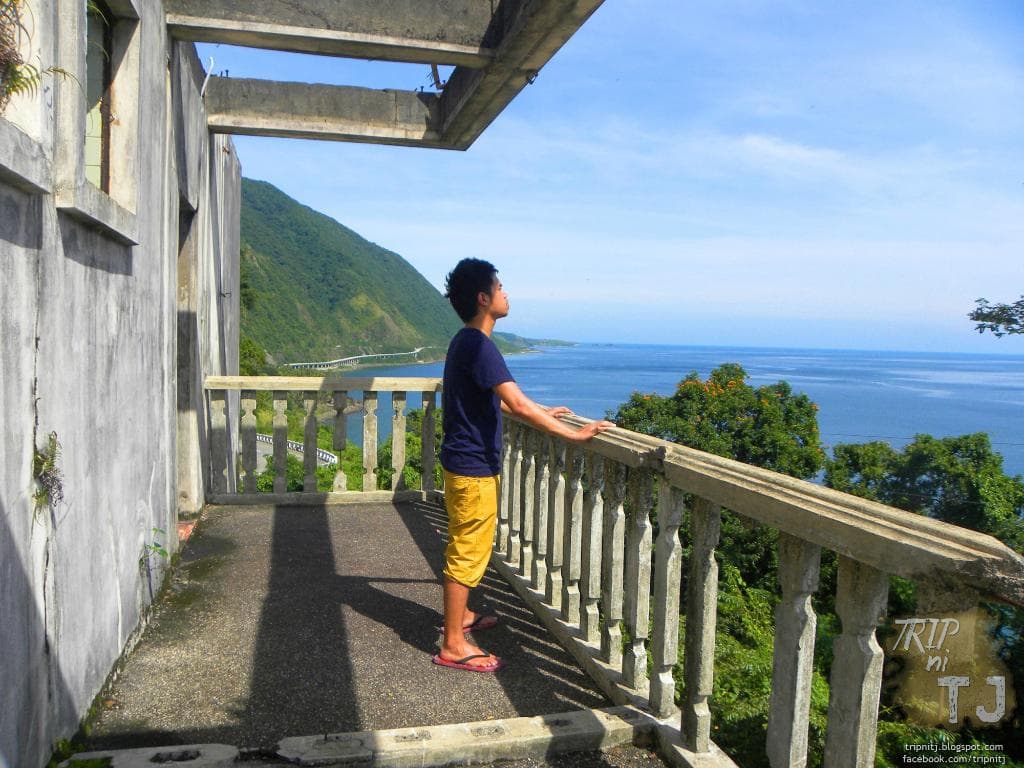 Marcos mansion ruins balcony