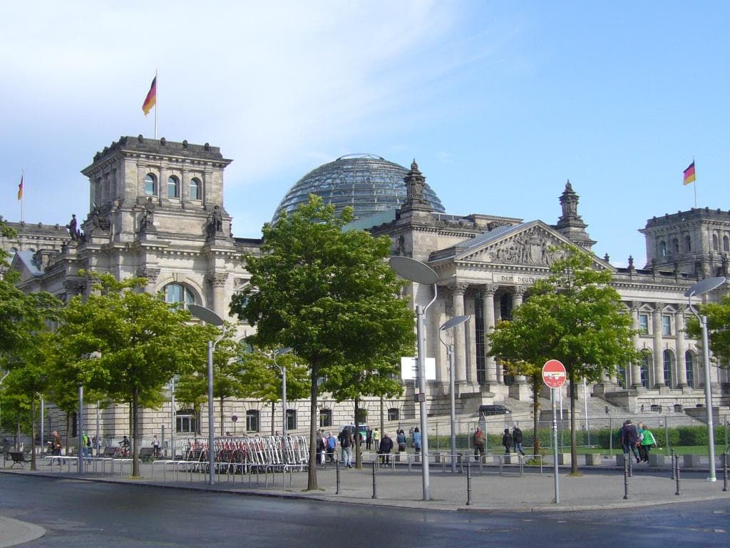 Com o Reichstag ao fundo.